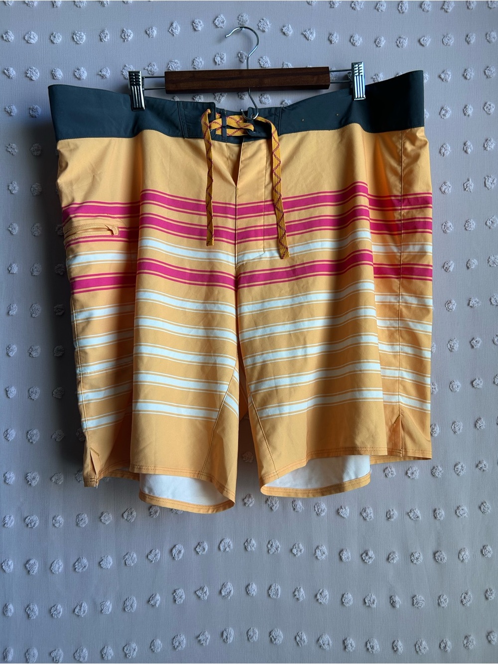 Patagonia Men’s Stretch Planing Boardshorts Sz 40 Yellow